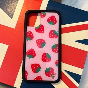 Strawberry wildflower case